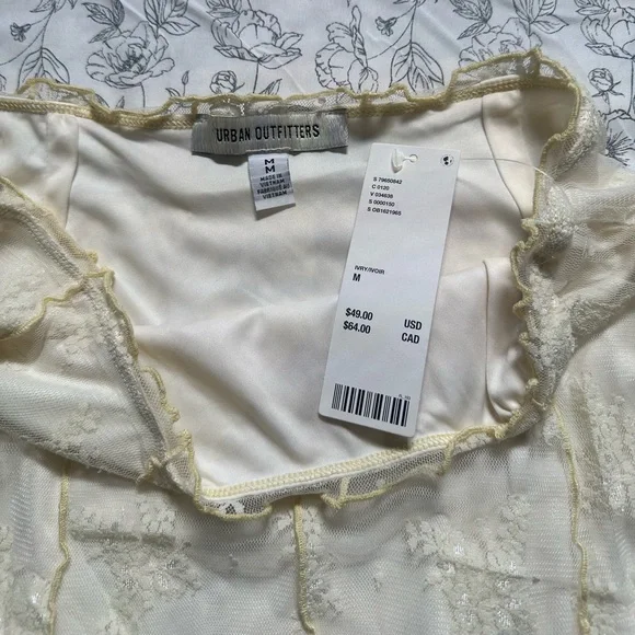 NWT Urban Outfitters Lace Mini Skirt - Picture 2 of 3